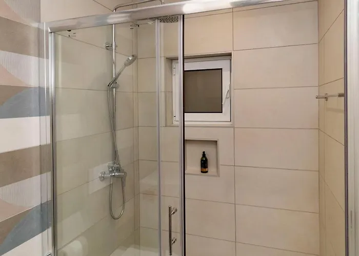 Alma & Nina La Canée